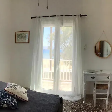 Rita's Beachfront House Vakantiehuis Páros