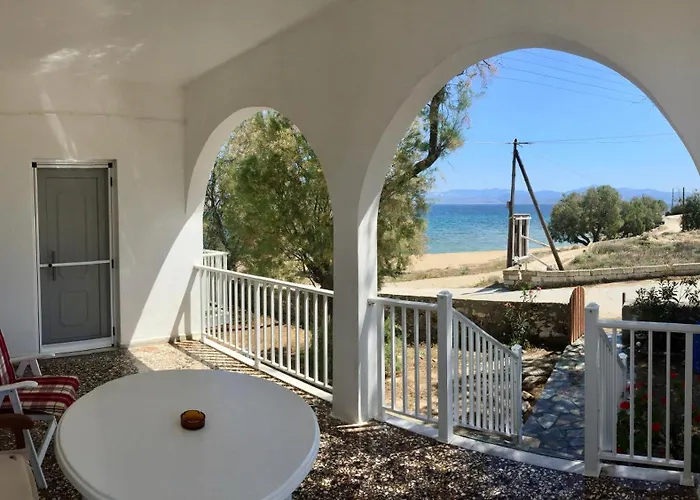 Rita's Beachfront House *