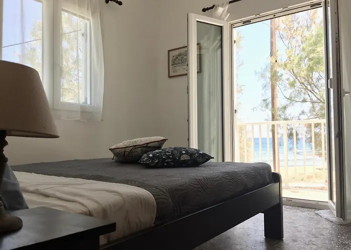 Rita's Beachfront House Feriehus