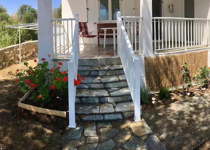 Rita's Beachfront House Paro